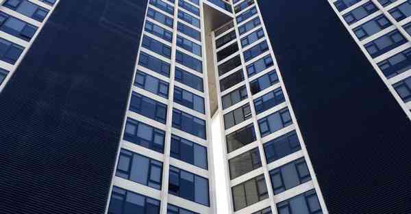 二白智能机器人起床