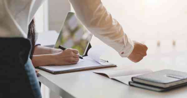 教坏人工智能机器人